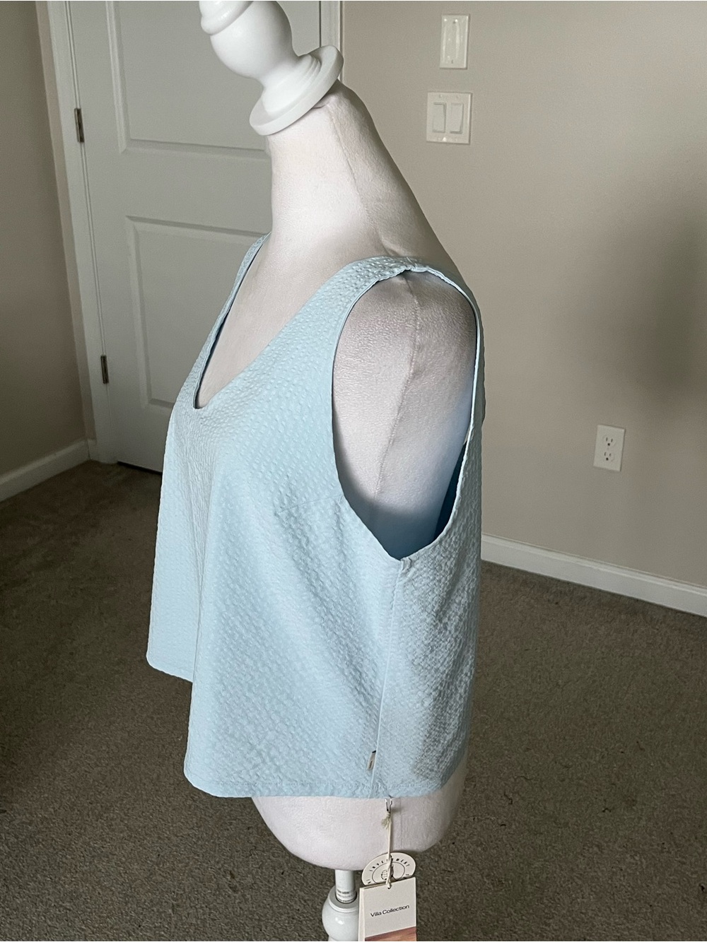 NWT Vuori St Villa Textured V-Neck Tank in Medium and XL in Color Light Mist - Picture 3 of 11